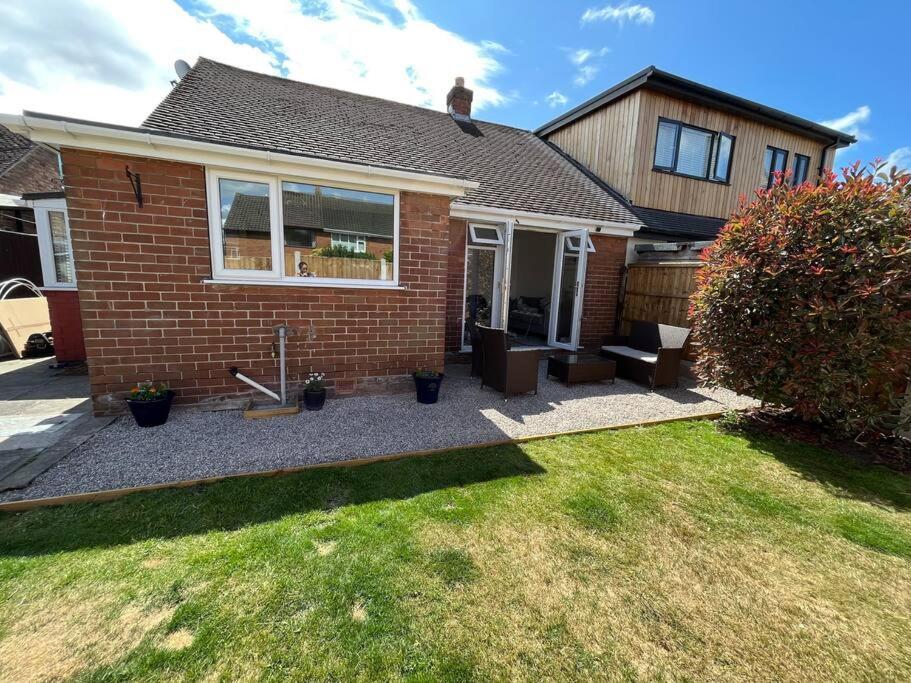 Idyllic Bungalow, Ideal Location In West Lancashire Burscough المظهر الخارجي الصورة